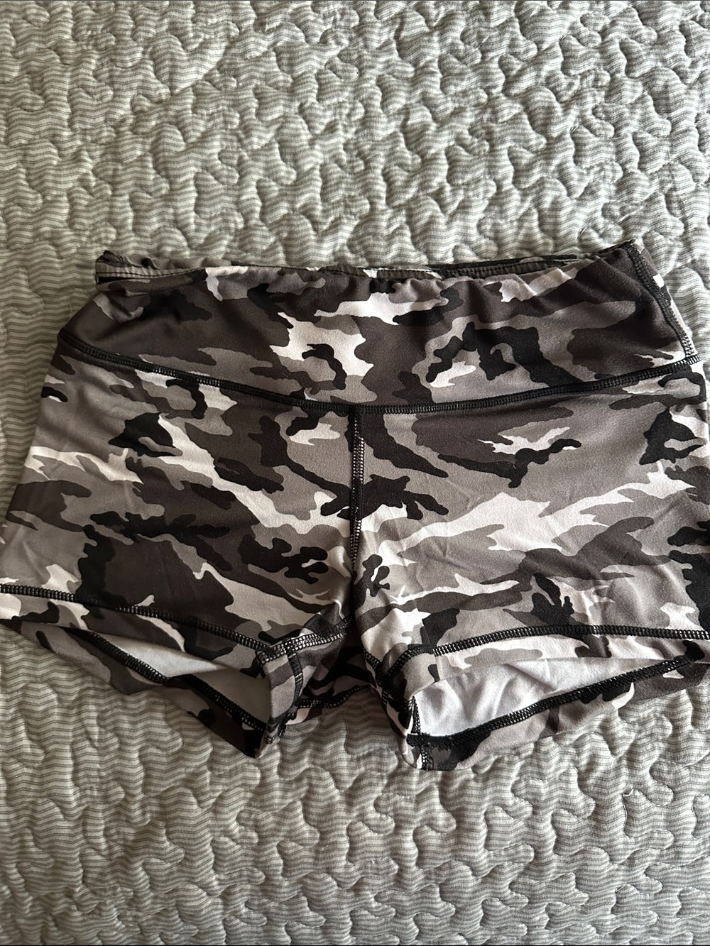 Fleo Women’s Camo Bike Shorts - Black & Gray